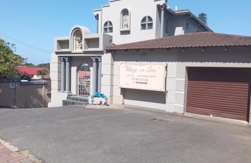 Amanzimtoti Apartment | Village on sea