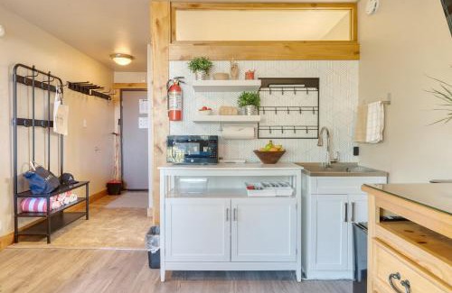 Truckee House | Village Studio by AvantStay Minutes to Lifts