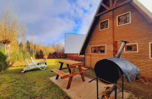 Dina Huapi Cabin | Villegas cottage (with heated pool and garden) Alentue complex