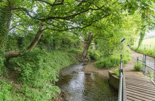 Patrixbourne Cottage | Vine Cottage - a holiday let by Bloom Stays that sleeps 4 guests in 2 bedrooms