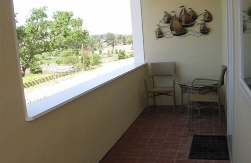 Paso Robles Apartment | Vineyard Guest House, Fabulous Views and Covered Parking