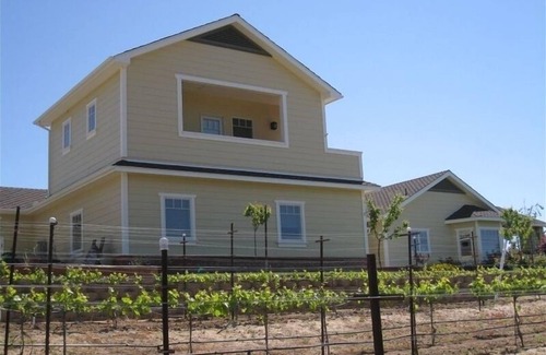 Paso Robles Apartment | Vineyard Guest House, Fabulous Views and Covered Parking