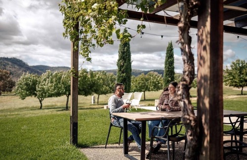 Everton Upper Cottage | Vineyard Stay with private hot tub