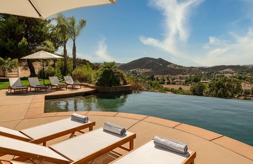 Murrieta House | Vineyard View by Fieldtrip 8 Bd with Infinity Pool, Hot Tub, Games