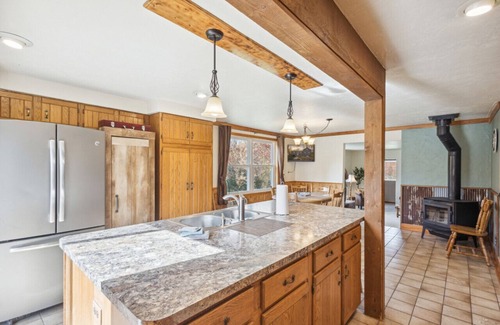 Morrison House | Vineyard View – Cozy Family Retreat