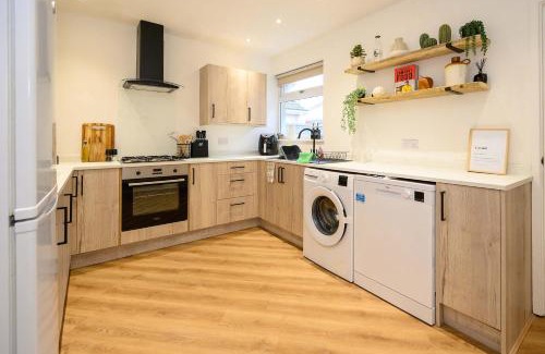 Gelligaer House | Vinmar Very Special Bungalow In Charming Area Of Wales By STAE-Homes
