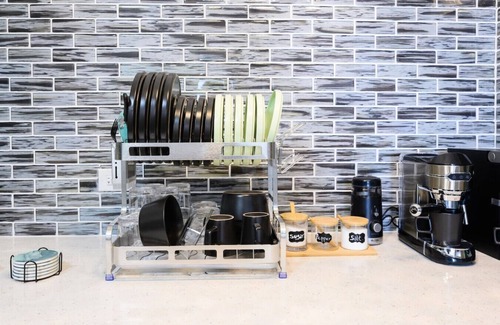 North Lawndale Apartment | Vintage Arcade Apt with Parking