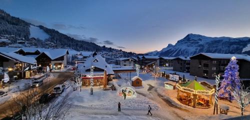 Les Carroz-d'Araches Apartment | Vintage chic -central, wifi, mountain view