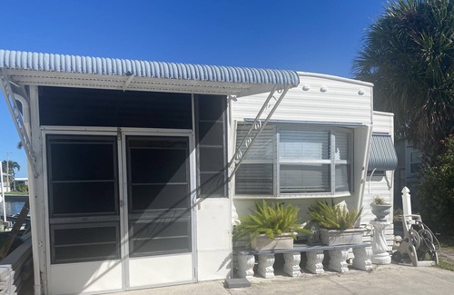 Nettles Island Cottage | Vintage cozy beach house waterfront on grand canal with dock