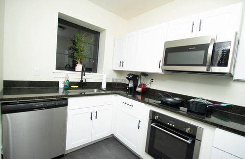 Hot Springs Apartment | Vintage Elegance - Condo Steps Away From Casino