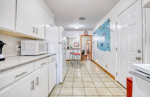 Norman House | Vintage home in heart of OU country-uniquely decorated OK themed home-ATT wifi