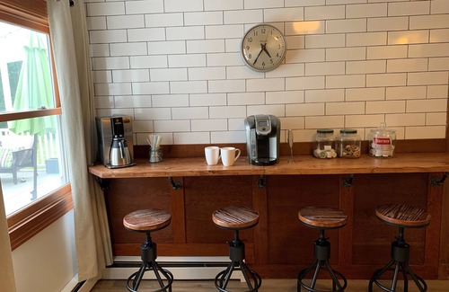 Hebron House | Vintage Victorian Farmhouse Sleeps 10+