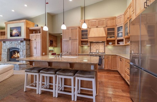 Olympic Valley Condo | VIP Tahoe Palisades Ski In Out to KT-22