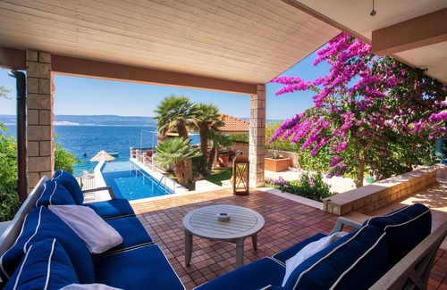 Ruskamen Villa | VIP Villa Lady- pool and jacuzzi on the beach