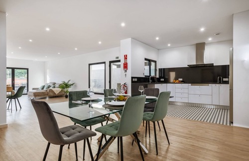 Estreito de Camara de Lobos Ski Chalet | VIRA by KAAMAH Vacation Homes