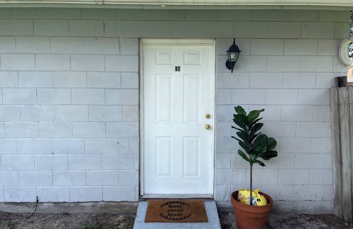 Fairview Shores Apartment | Virbo Host Website is not working for me. Do not book this property. Thank you