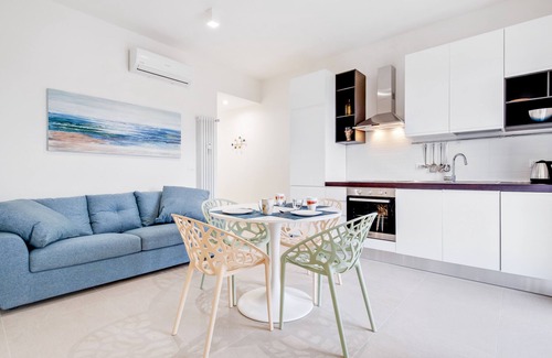 Historic Center Apartment | Vista su San Luca Apartment