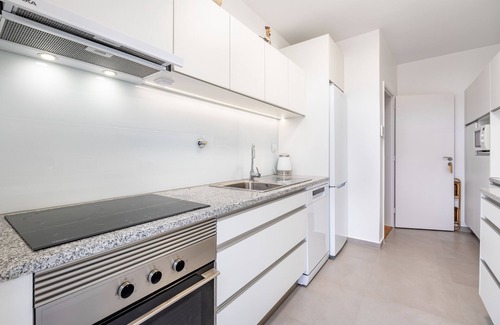 Paranhos Villa | VIVA Casa do Galo - Big family house with parking spot