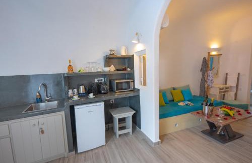 Finikia Apartment | Vivid Caves 1 bedroom Cavehouse