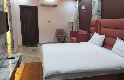 Allahabad Hotel | VKN Hotel & Resort