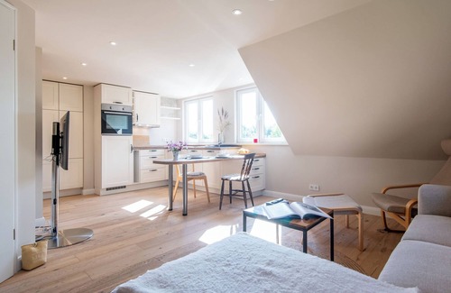 Rodenas Apartment | Vogelkoje Living in nature, vacation apartment with terrace and beach chair