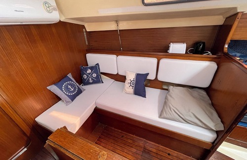 Malendure Boat Rental | Voilier Aménagé Amarré à la Marina du Gosier