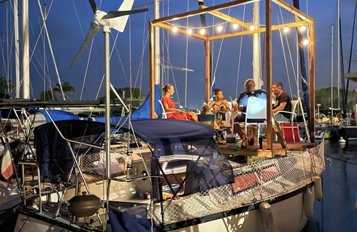 Malendure Boat Rental | Voilier Aménagé Amarré à la Marina du Gosier