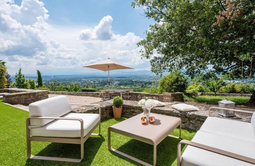 Saint-Didier-au-Mont-d'Or Villa | Volange - Homely house with pool, garden and amazing view
