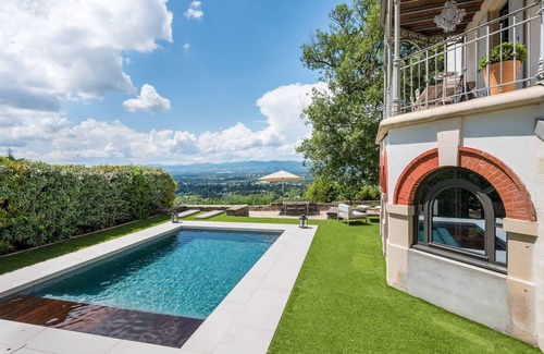 Saint-Didier-au-Mont-d'Or Villa | Volange - Homely house with pool, garden and amazing view