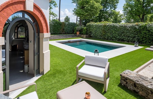 Saint-Didier-au-Mont-d'Or Villa | Volange - Homely house with pool, garden and amazing view