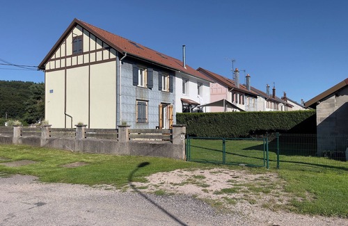 Aumontzey House | Vosges: quiet house near Gérardmer (15 min) – sleeps 8 – pets allowed.