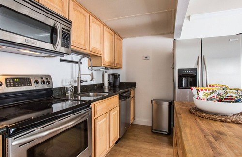 Faubourg Delassize Condo | Voted Best CONDO in NOLA! Walk to streetcar. Gated courtyard
