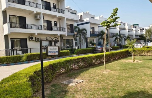 Vrindavan Hotel | Vrindavan Stays Sunrakh Bangar