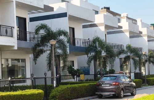 Vrindavan Hotel | Vrindavan Stays Sunrakh Bangar
