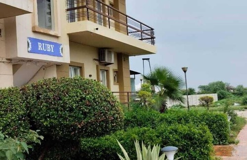 Vrindavan Hotel | Vrindavan Stays Sunrakh Bangar
