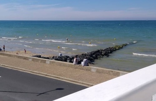 Ver-sur-Mer House | Vue Exceptionnelle en Front de Mer, 6 Personnes