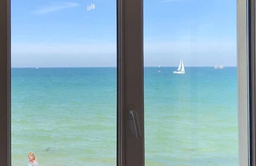 Ver-sur-Mer House | Vue Exceptionnelle en Front de Mer, 6 Personnes