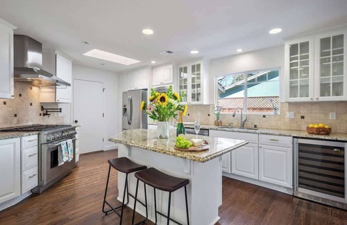 Napa House | w/Hot Tub & Detached Office, Modern 3BR in Napa!