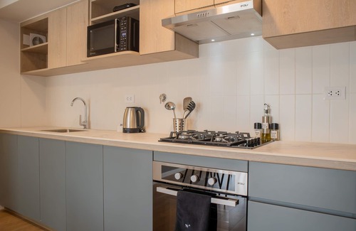 Leuro Apartment | w Inviting 2BR w Balcony in Lively Miraflores