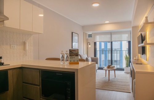 Leuro Apartment | w Sunlit 1BR w Private Balcony in Miraflores