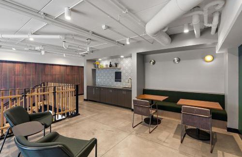 Downtown Minneapolis Apartment | W318 Chic & Luxury 1Bd Condo In Downtown Minneapolis, Minutes From Minneapolis Convention Center & US Bank Arena