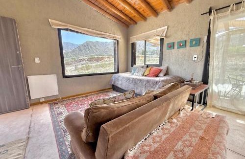 Cacheuta House | Wabi sabi, casita de montaña con pileta