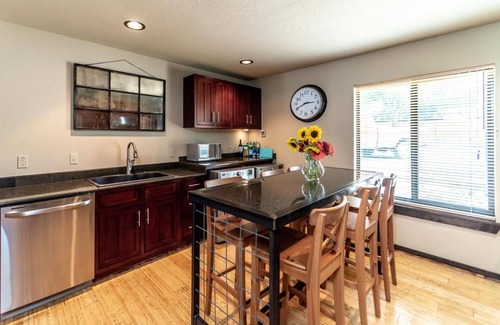 Waco Condo | Waco's only Boutique Hotel - Location Location Location !
