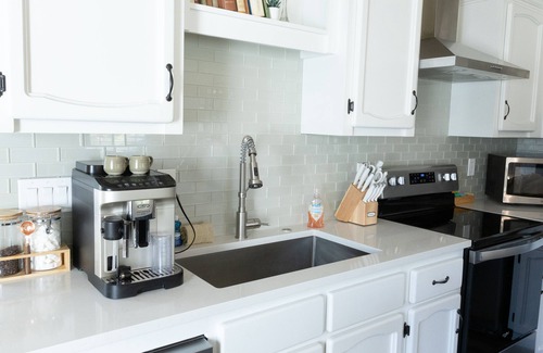 Ocean Park House | Waddle on Inn-Ocean Park Cottage