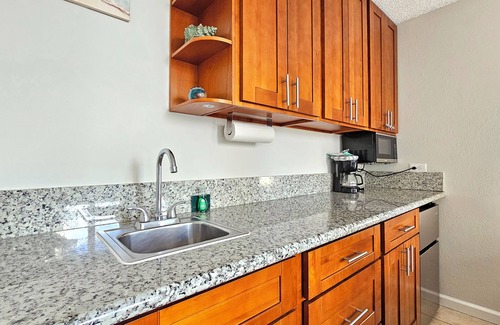 Waikiki Apartment | ⛱ Waikiki Beach Studio w/Lanai & Pool at Waikiki Grand Hotel®