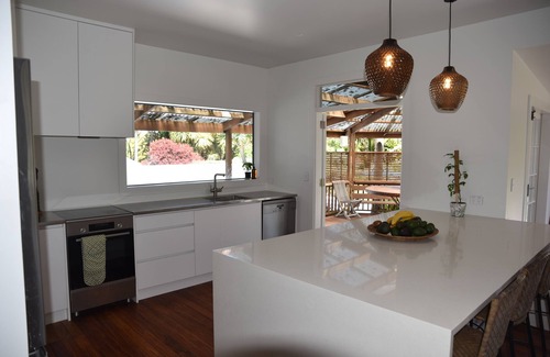 Gisborne House | WAINUI GARDEN HIDEAWAY a little gem in a garden oasis.n