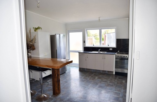 Gisborne House | WAINUI GARDEN HIDEAWAY a little gem in a garden oasis.n