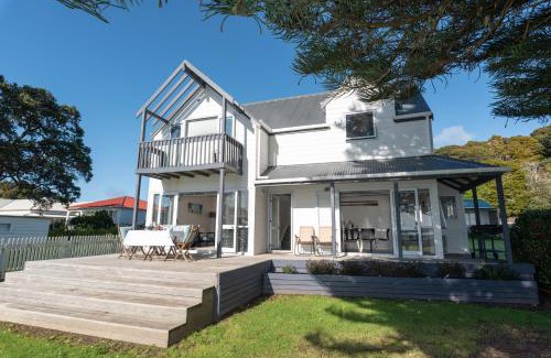 Paihia House | Wairangi Beach Cottage - Paihia Beach House