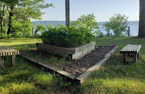 Pepin Cabin | Wake up to views of Lake Pepin & enjoy beachfront access + waterfront amenities