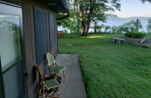 Pepin Cabin | Wake up to views of Lake Pepin & enjoy beachfront access + waterfront amenities